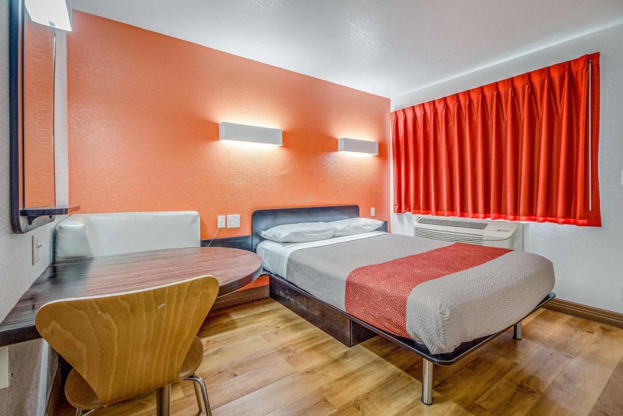 Motel 6-Conroe, Tx מראה חיצוני תמונה